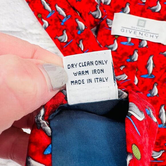 Givenchy Gentleman Men's Red‎ Penguin Print 100% Silk Neck Tie 59" x 3.75" - Picture 5 of 9